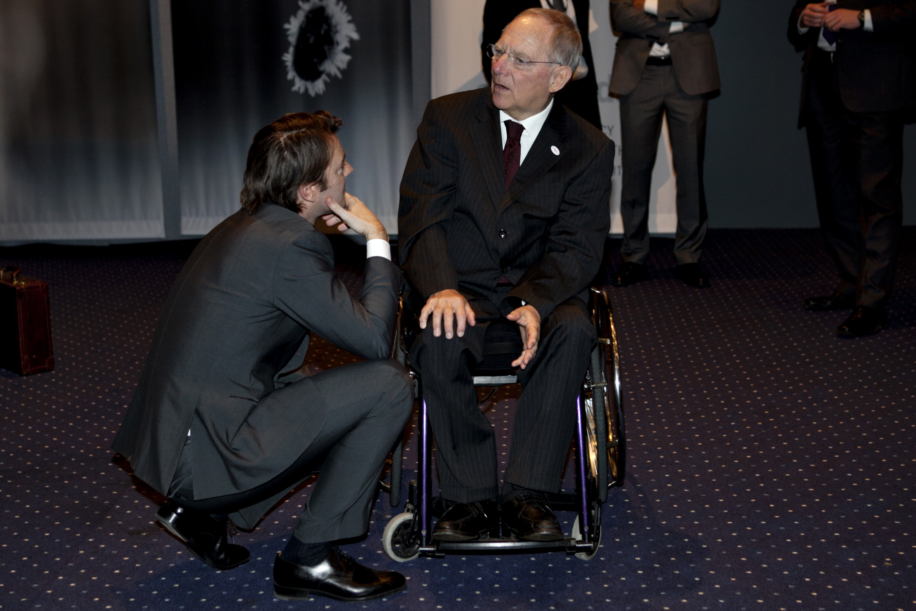 Ένα βρετανικού τύπου τέλος αντί του φόρου Τόμπιν προτείνει ο Σόιμπλε